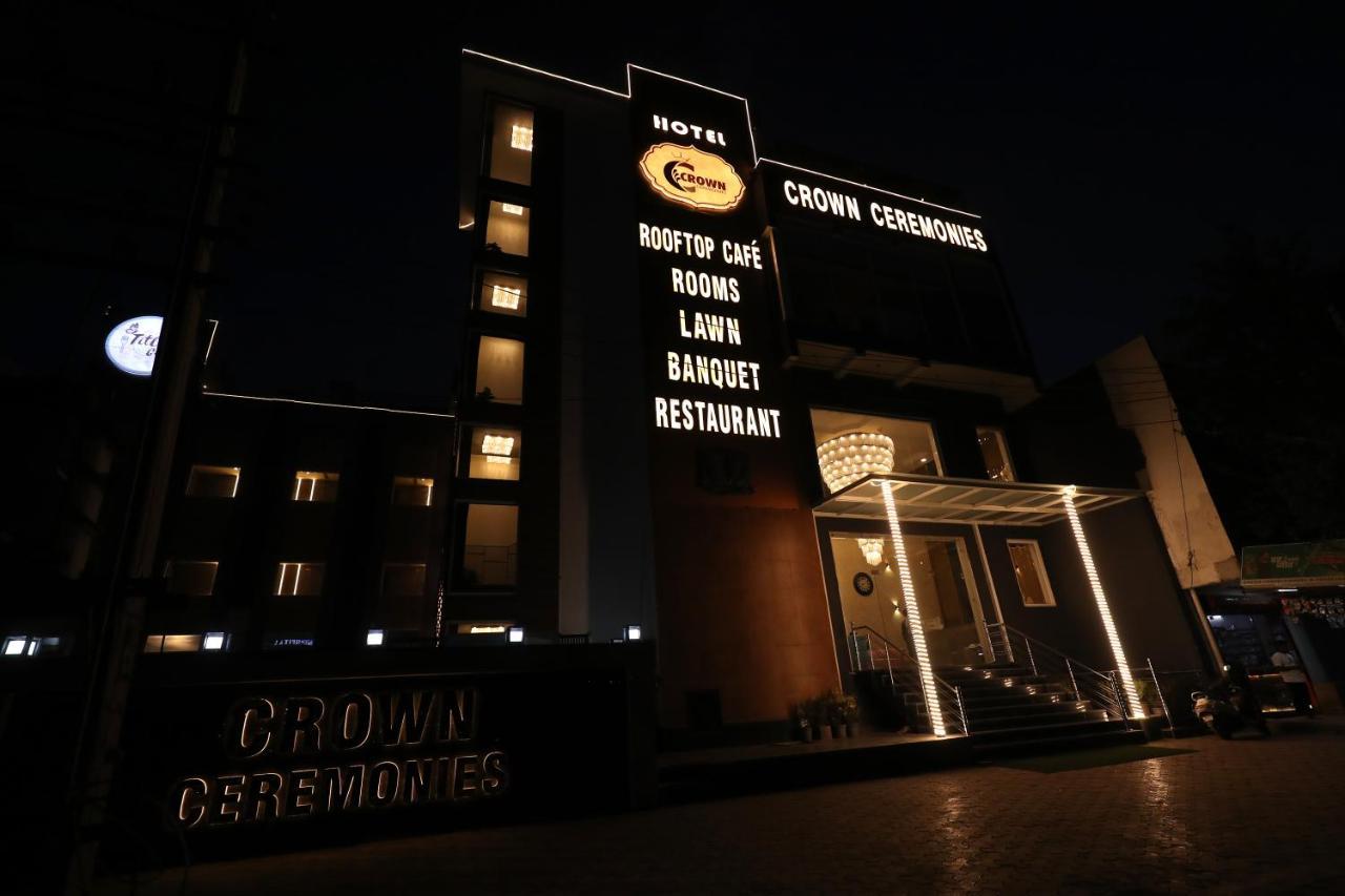 Crown Ceremonies Hotel Faridabad Buitenkant foto