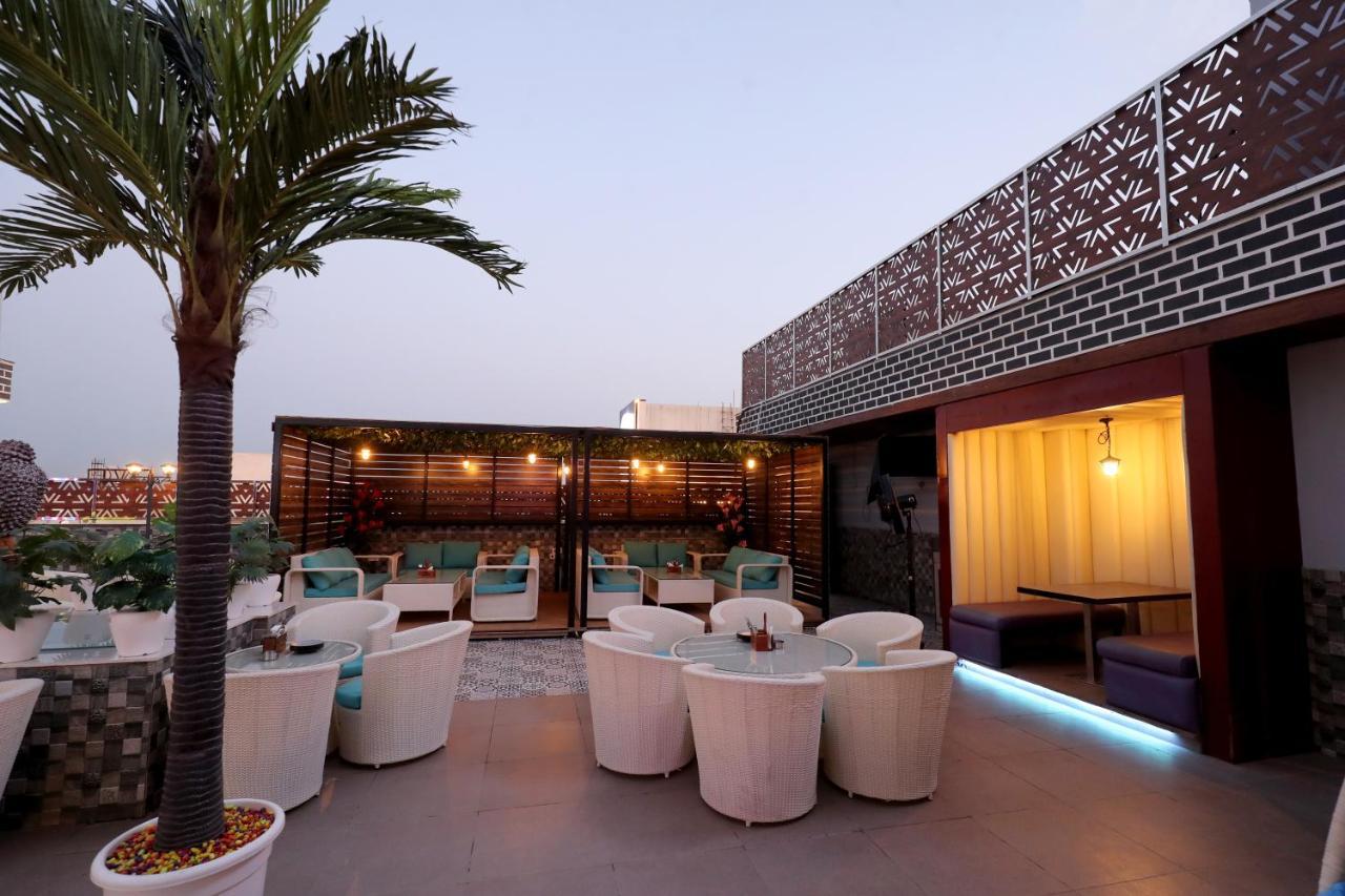 Crown Ceremonies Hotel Faridabad Buitenkant foto