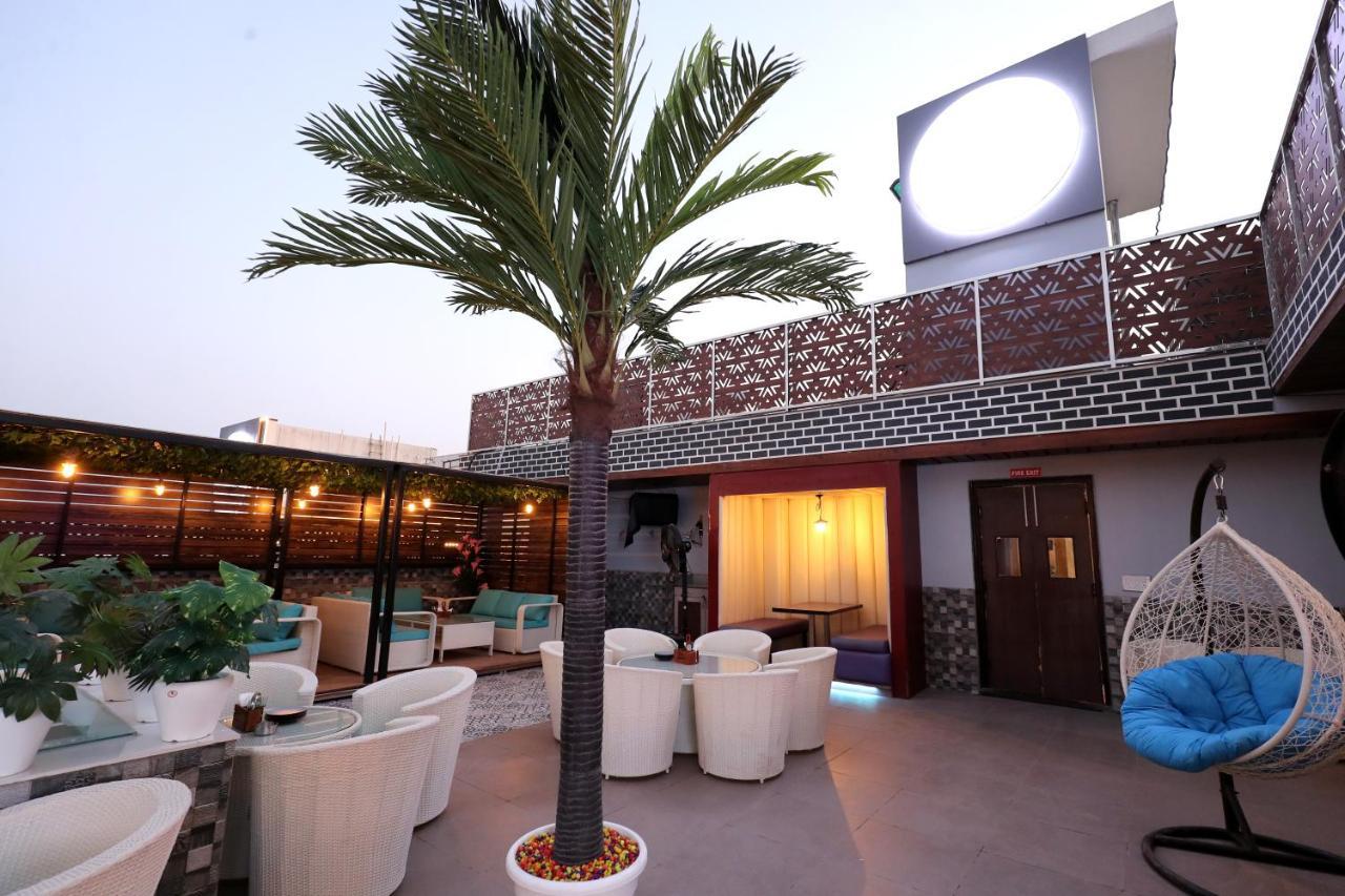 Crown Ceremonies Hotel Faridabad Buitenkant foto