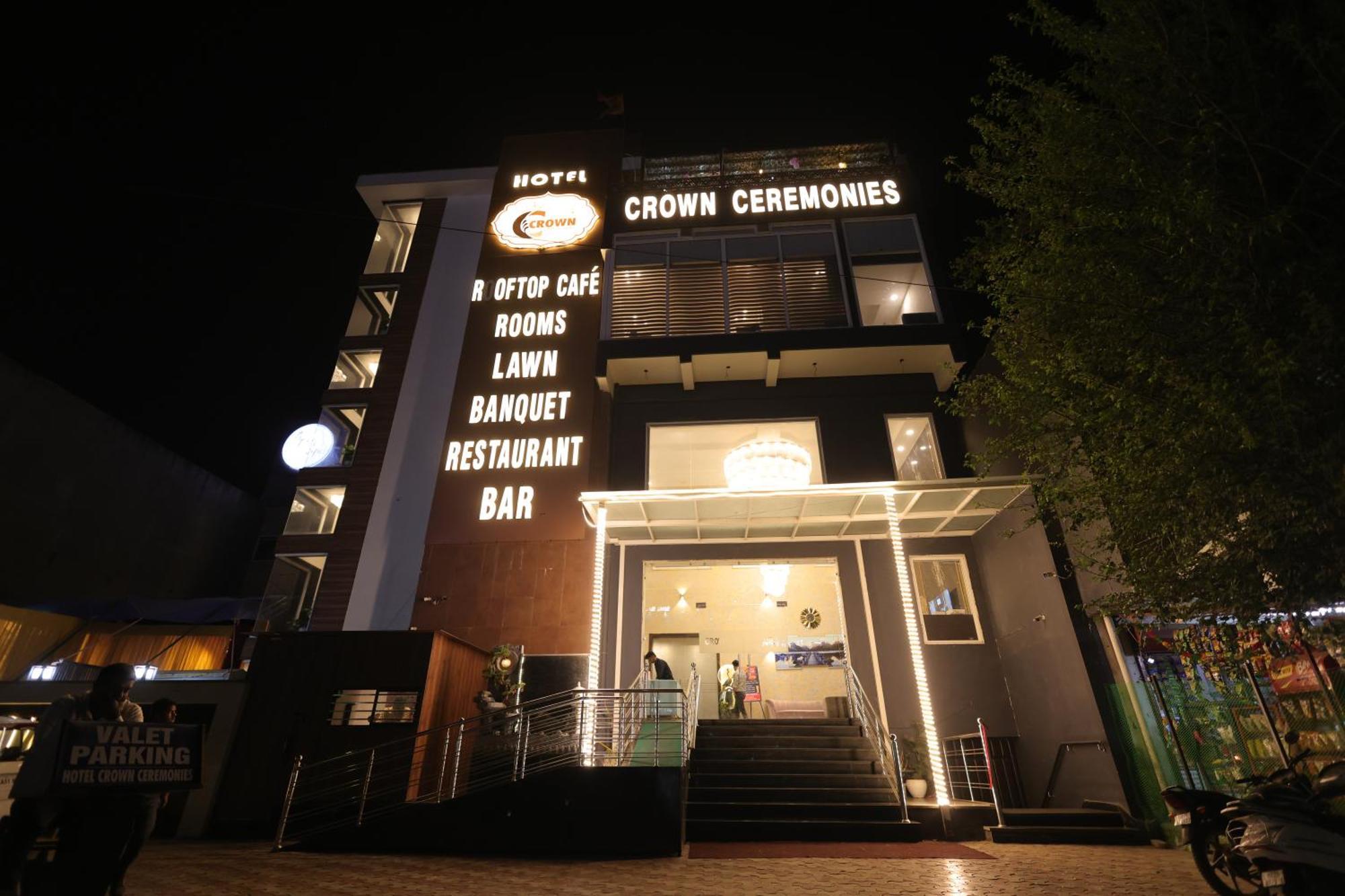 Crown Ceremonies Hotel Faridabad Buitenkant foto