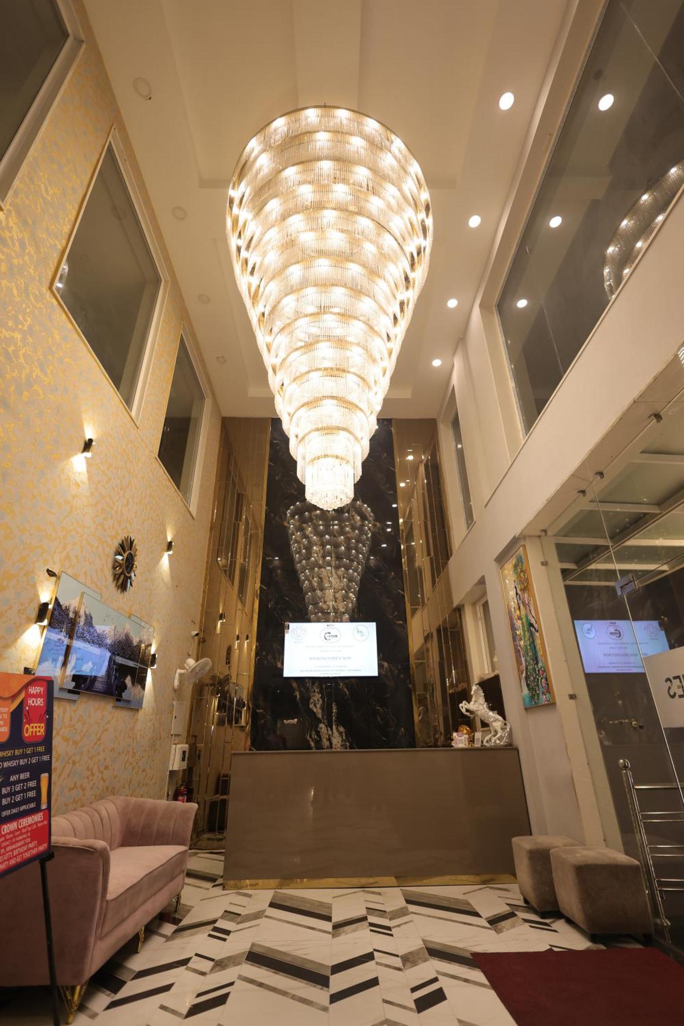 Crown Ceremonies Hotel Faridabad Buitenkant foto