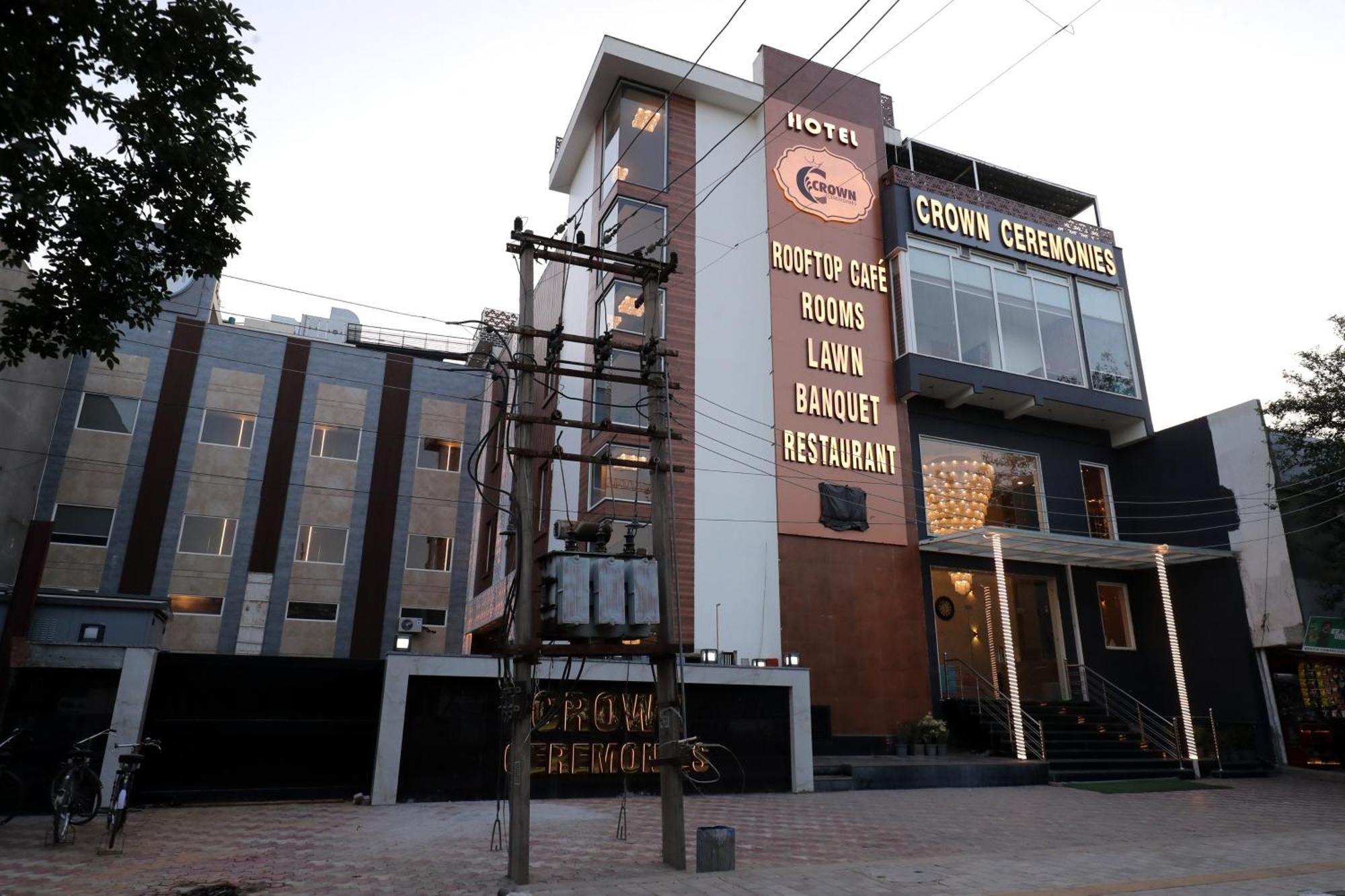 Crown Ceremonies Hotel Faridabad Buitenkant foto