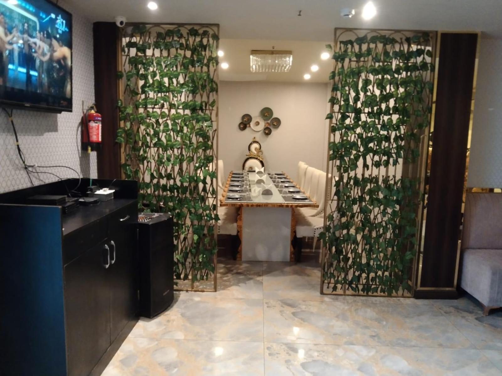Crown Ceremonies Hotel Faridabad Buitenkant foto
