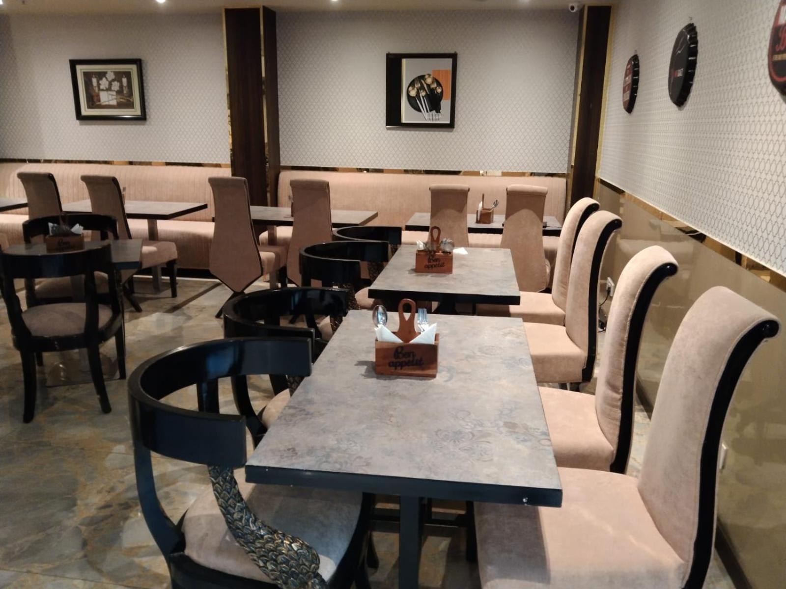 Crown Ceremonies Hotel Faridabad Buitenkant foto